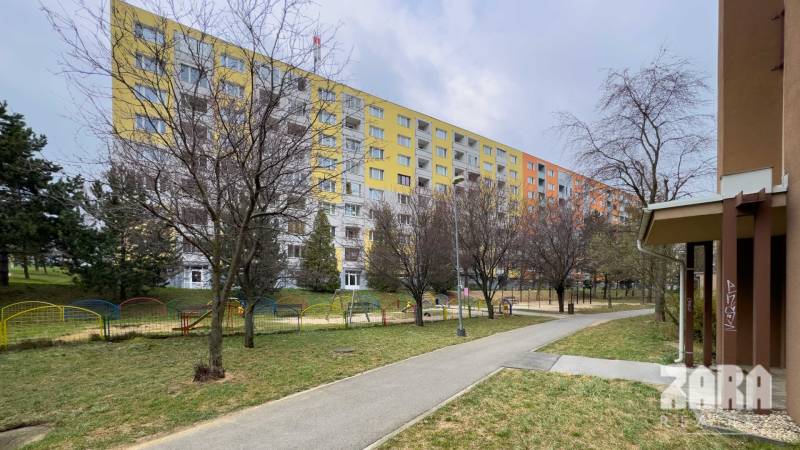 KVP - HEMERKOVA, MODERNÝ, ZARIADENÝ ŠTÝLOVÝ 1,5 izb. byt + loggia.