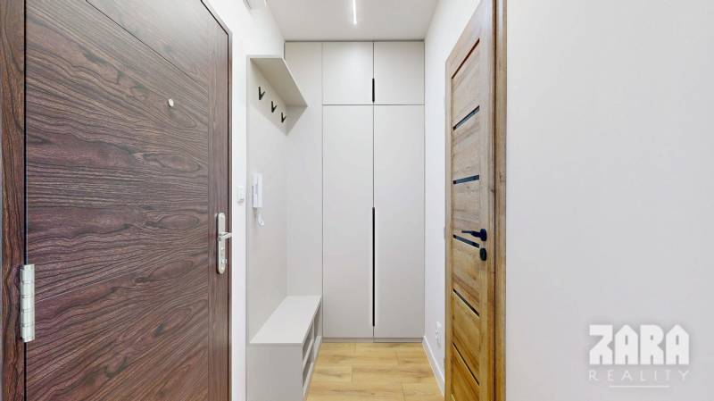 KVP - HEMERKOVA, MODERNÝ, ZARIADENÝ ŠTÝLOVÝ 1,5 izb. byt + loggia.