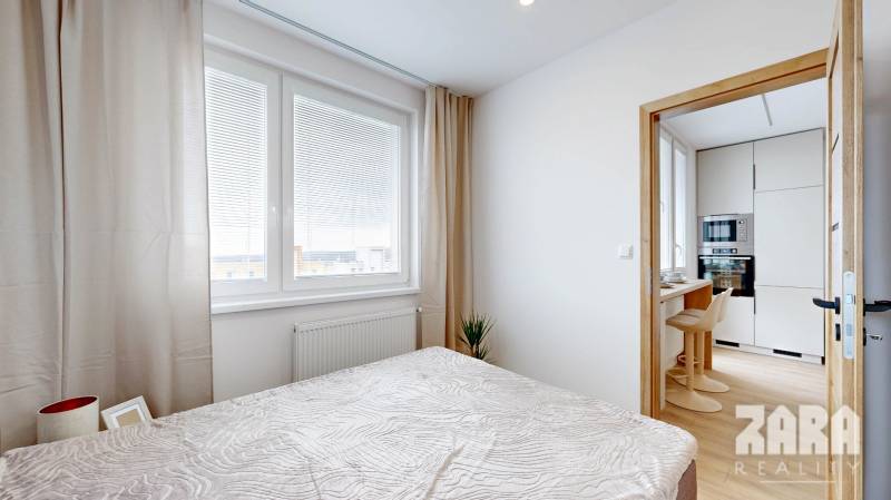 KVP - HEMERKOVA, MODERNÝ, ZARIADENÝ ŠTÝLOVÝ 1,5 izb. byt + loggia.