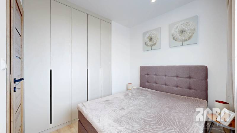 KVP - HEMERKOVA, MODERNÝ, ZARIADENÝ ŠTÝLOVÝ 1,5 izb. byt + loggia.