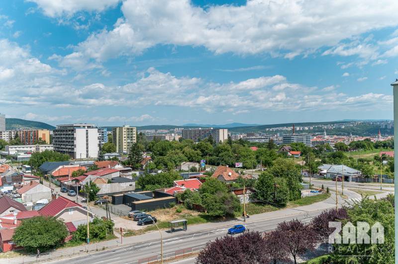 TERASA - TORYSKÁ, 3 izb. byt 68 m2 + loggia. Výborná lokalita