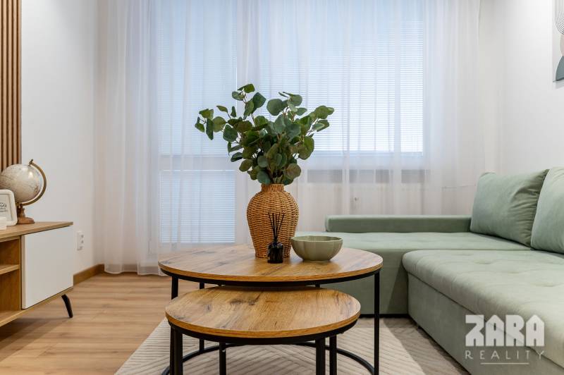 ADLEROVA- Veľmi pekný 2 izb. byt po KR. 43 m2 + loggia. Nová KR.