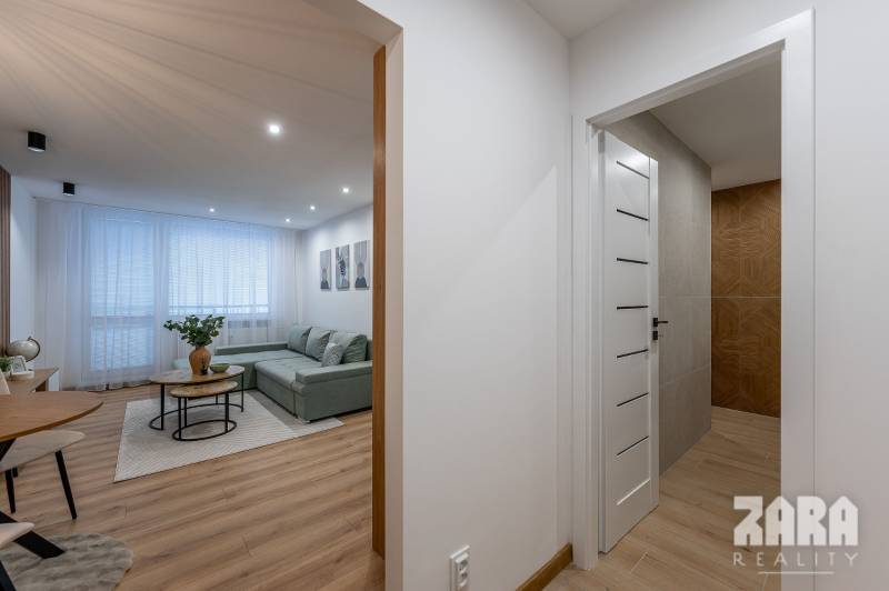 ADLEROVA- Veľmi pekný 2 izb. byt po KR. 43 m2 + loggia. Nová KR.