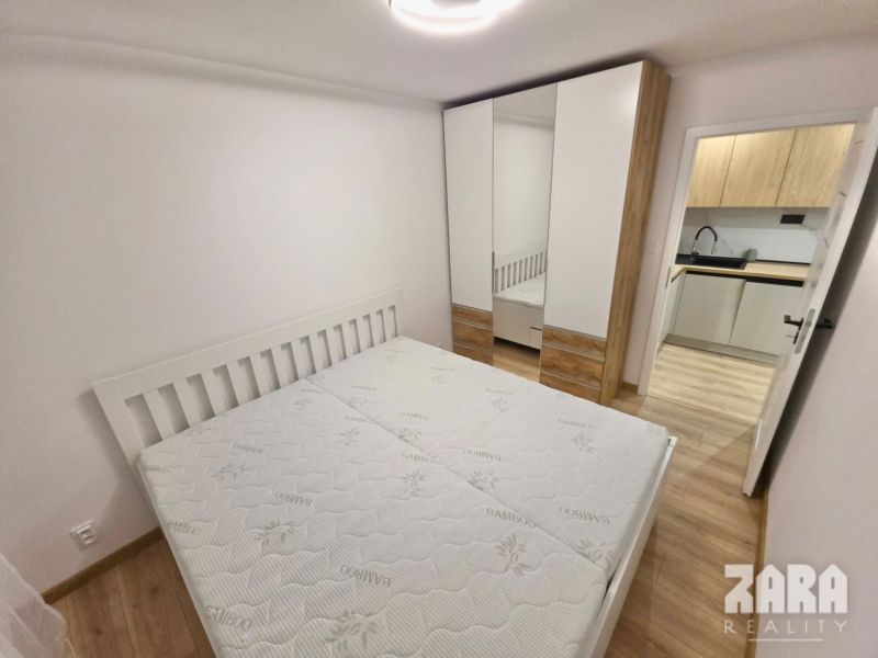 ADLEROVA- Veľmi pekný 2 izb. byt po KR. 43 m2 + loggia. Nová KR.