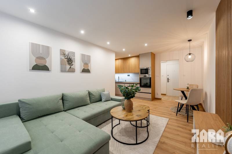 ADLEROVA- Veľmi pekný 2 izb. byt po KR. 43 m2 + loggia. Nová KR.