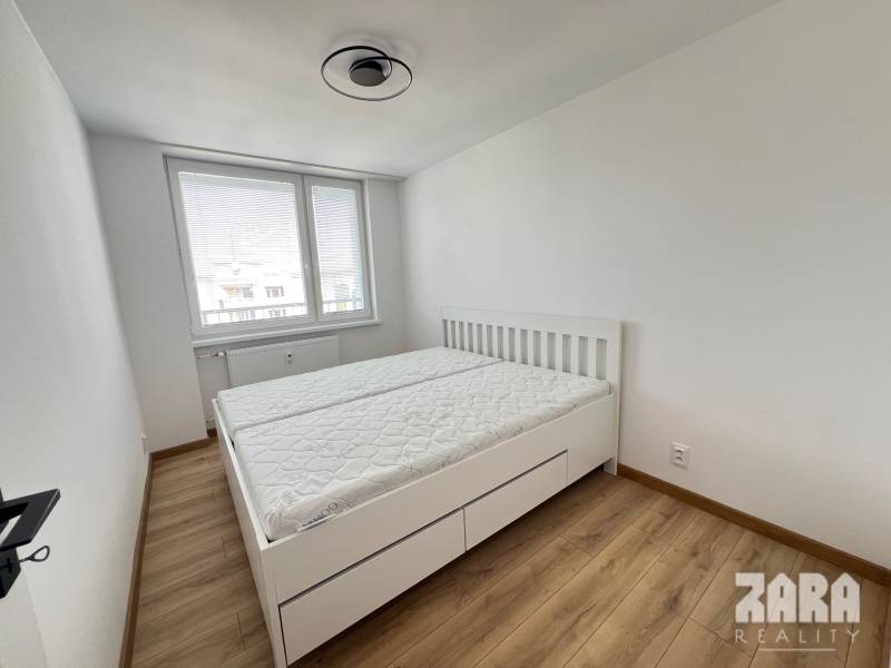 ADLEROVA- Veľmi pekný 2 izb. byt po KR. 43 m2 + loggia. Nová KR.