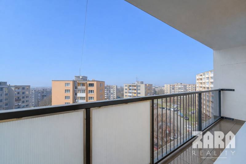 ADLEROVA- Veľmi pekný 2 izb. byt po KR. 43 m2 + loggia. Nová KR.