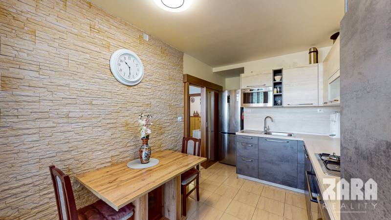 Clementisova - pekný 4.izbyt kompletná rekonštrukcia. 70 m2 +loggia