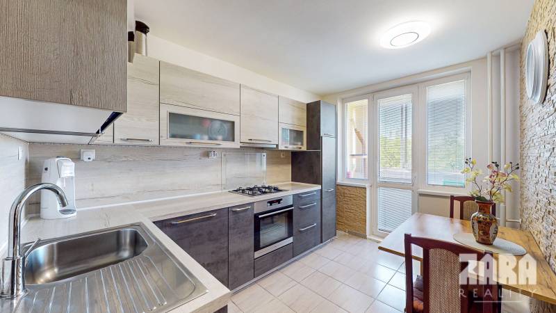 Clementisova - pekný 4.izbyt kompletná rekonštrukcia. 70 m2 +loggia