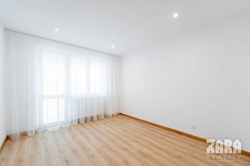 JUH - MUDROŇOVA -TOP PONUKA : 3 izb. TEHLOVÝ BYT + LOGGIA