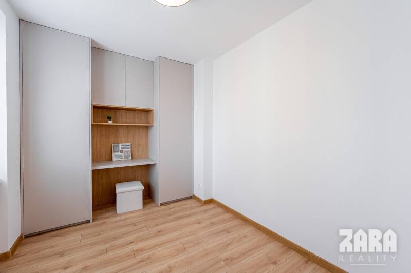 JUH - MUDROŇOVA -TOP PONUKA : 3 izb. TEHLOVÝ BYT + LOGGIA