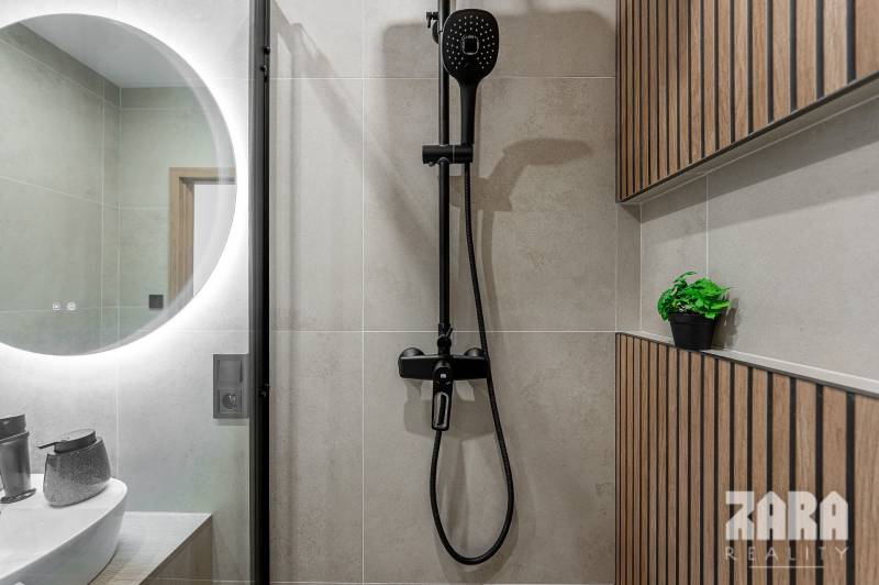 JUH - MUDROŇOVA -TOP PONUKA : 3 izb. TEHLOVÝ BYT + LOGGIA