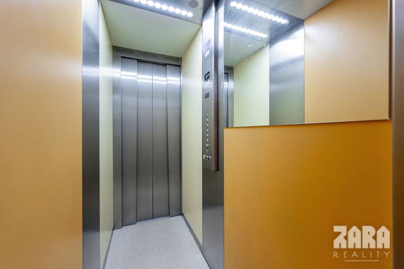 JUH - MUDROŇOVA -TOP PONUKA : 3 izb. TEHLOVÝ BYT + LOGGIA