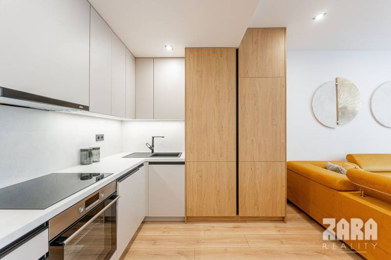 JUH - MUDROŇOVA -TOP PONUKA : 3 izb. TEHLOVÝ BYT + LOGGIA