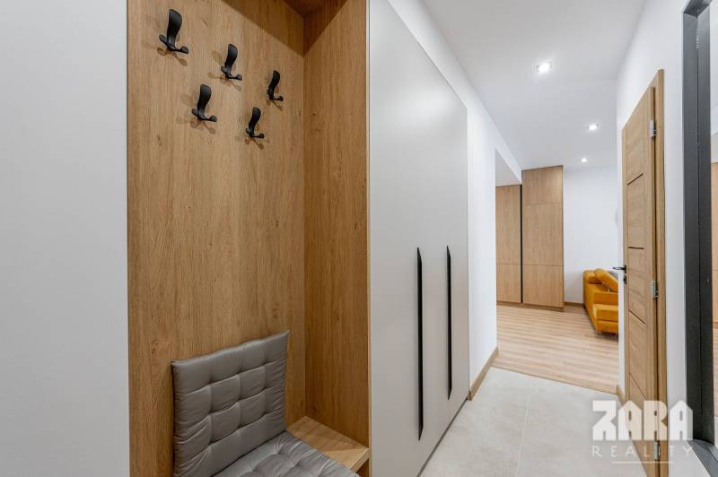 JUH - MUDROŇOVA -TOP PONUKA : 3 izb. TEHLOVÝ BYT + LOGGIA