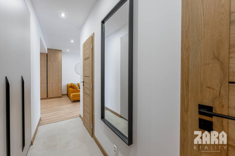 JUH - MUDROŇOVA -TOP PONUKA : 3 izb. TEHLOVÝ BYT + LOGGIA