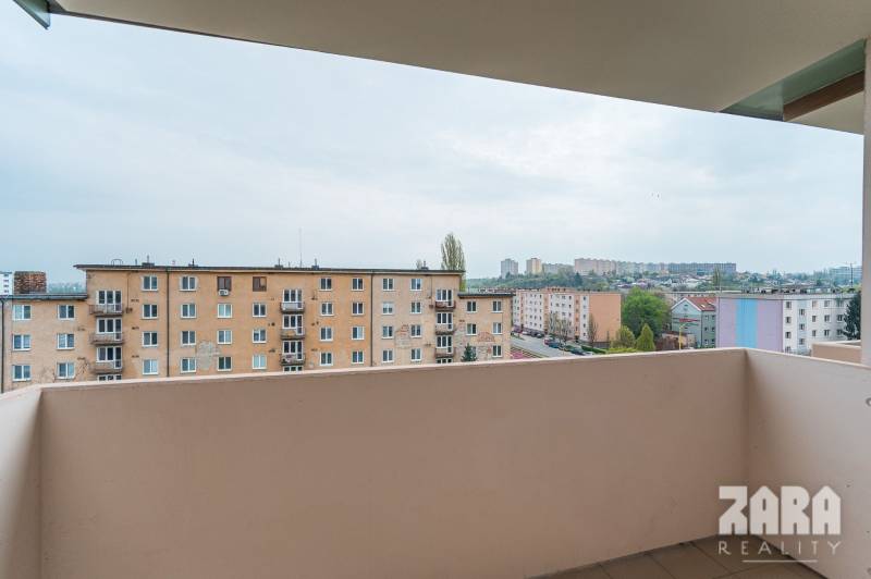 JUH - MUDROŇOVA -TOP PONUKA : 3 izb. TEHLOVÝ BYT + LOGGIA