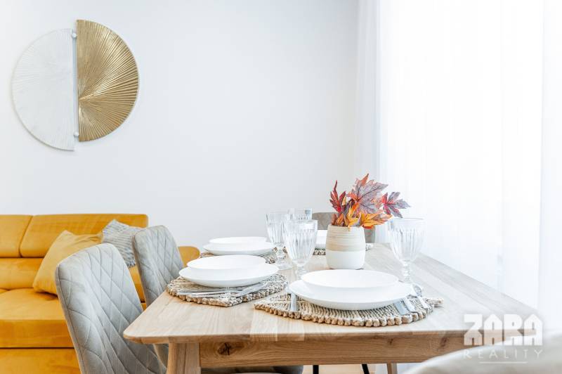 JUH - MUDROŇOVA -TOP PONUKA : 3 izb. TEHLOVÝ BYT + LOGGIA