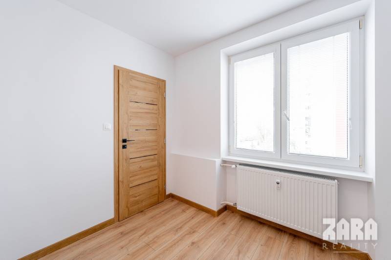 JUH - MUDROŇOVA -TOP PONUKA : 3 izb. TEHLOVÝ BYT + LOGGIA