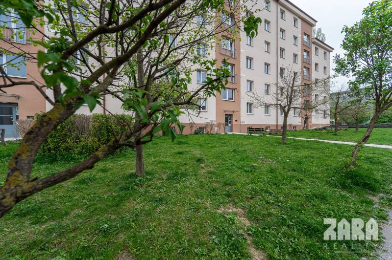 JUH - MUDROŇOVA -TOP PONUKA : 3 izb. TEHLOVÝ BYT + LOGGIA