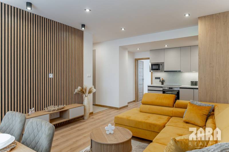 JUH - MUDROŇOVA -TOP PONUKA : 3 izb. TEHLOVÝ BYT + LOGGIA