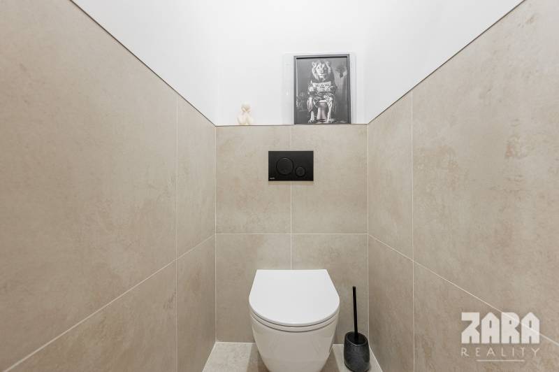 JUH - MUDROŇOVA -TOP PONUKA : 3 izb. TEHLOVÝ BYT + LOGGIA