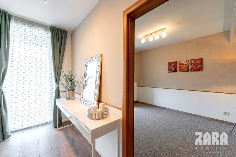 SEVER - 3 izb. TEHLOVÝ BYT 76 m²  + 12 m² BALKÓN. Možnosť kúpy garáže.