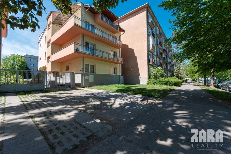 SEVER - 3 izb. TEHLOVÝ BYT 76 m²  + 12 m² BALKÓN. Byt. dom - r. 2010