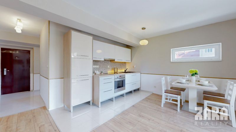 SEVER - 3 izb. TEHLOVÝ BYT 76 m²  + 12 m² BALKÓN. Možnosť kúpy garáže.