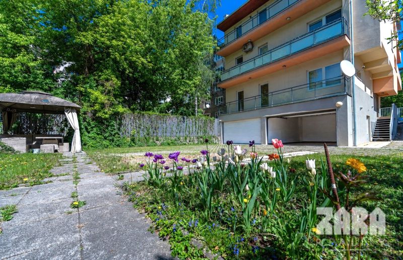 SEVER - 3 izb. TEHLOVÝ BYT 76 m²  + 12 m² BALKÓN. Možnosť kúpy garáže.