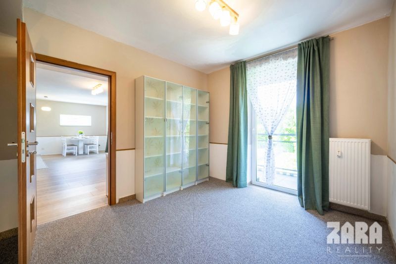 SEVER - 3 izb. TEHLOVÝ BYT 76 m²  + 12 m² BALKÓN. Možnosť kúpy garáže.