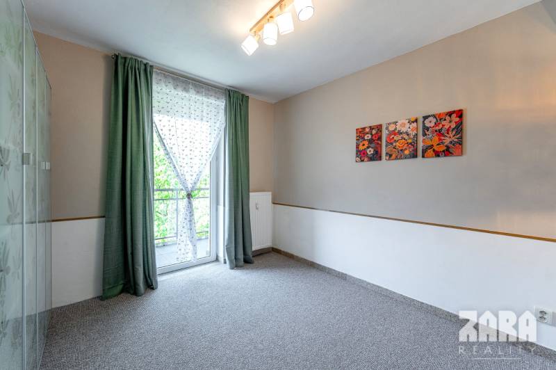 SEVER - 3 izb. TEHLOVÝ BYT 76 m²  + 12 m² BALKÓN. Možnosť kúpy garáže.