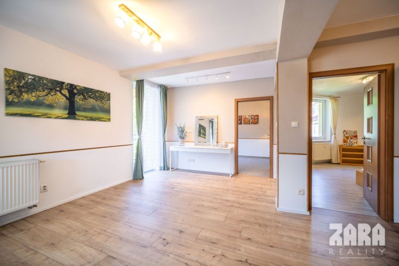 SEVER - 3 izb. TEHLOVÝ BYT 76 m²  + 12 m² BALKÓN. Možnosť kúpy garáže.