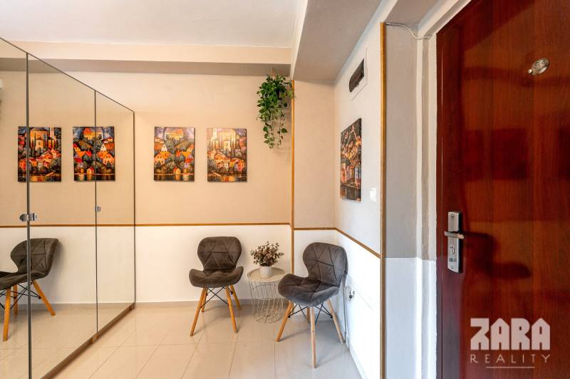 SEVER - 3 izb. TEHLOVÝ BYT 76 m²  + 12 m² BALKÓN. Možnosť kúpy garáže.