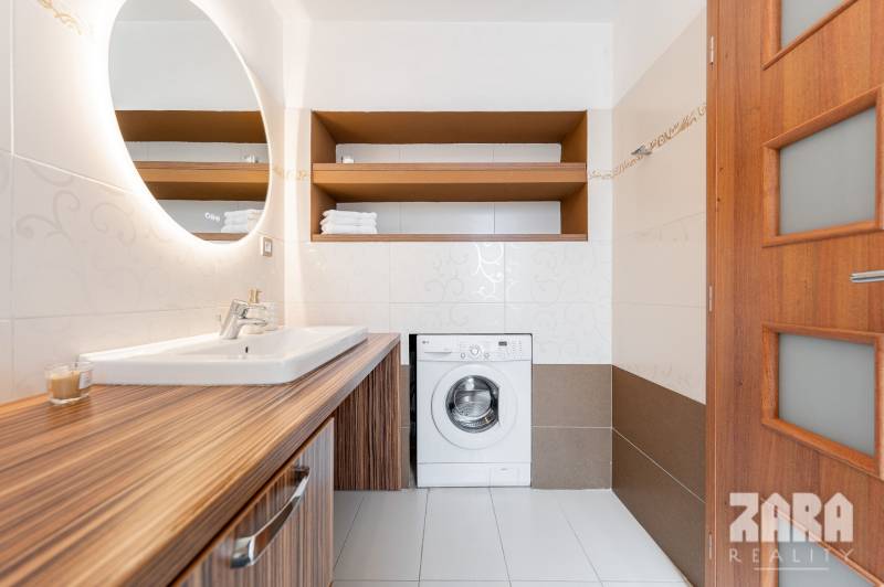 SEVER - 3 izb. TEHLOVÝ BYT 76 m²  + 12 m² BALKÓN. Byt. dom - r. 2010