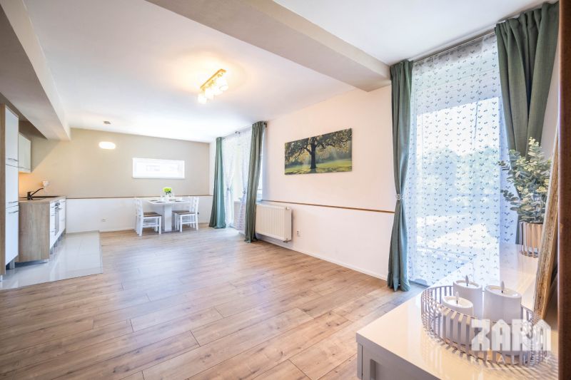 SEVER - 3 izb. TEHLOVÝ BYT 76 m²  + 12 m² BALKÓN. Možnosť kúpy garáže.