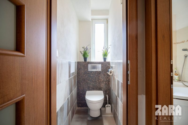 SEVER - 3 izb. TEHLOVÝ BYT 76 m²  + 12 m² BALKÓN. Možnosť kúpy garáže.