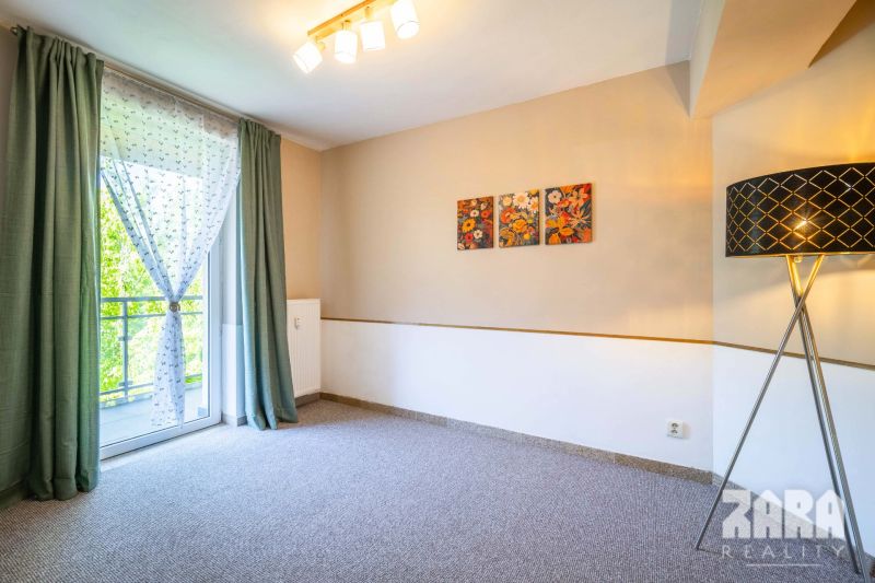 SEVER - 3 izb. TEHLOVÝ BYT 76 m²  + 12 m² BALKÓN. Možnosť kúpy garáže.