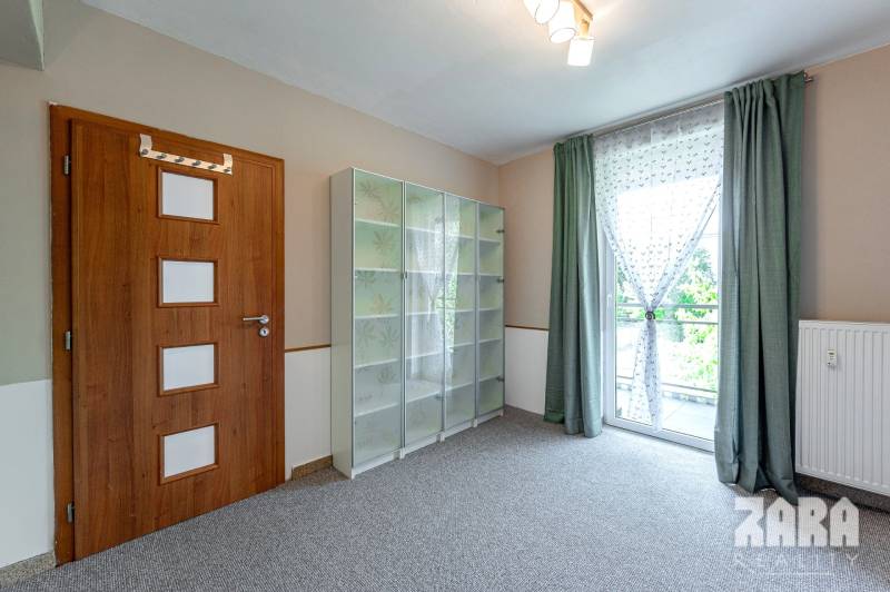 SEVER - 3 izb. TEHLOVÝ BYT 76 m²  + 12 m² BALKÓN. Možnosť kúpy garáže.