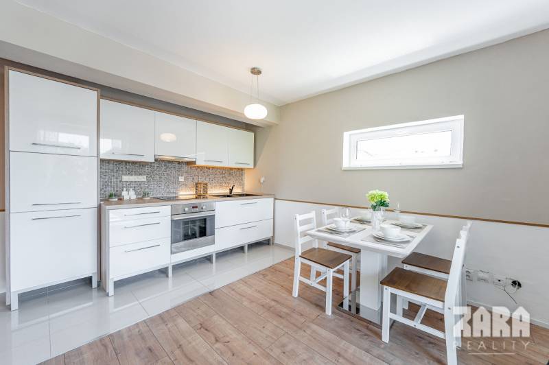 SEVER - 3 izb. TEHLOVÝ BYT 76 m²  + 12 m² BALKÓN. Byt. dom - r. 2010