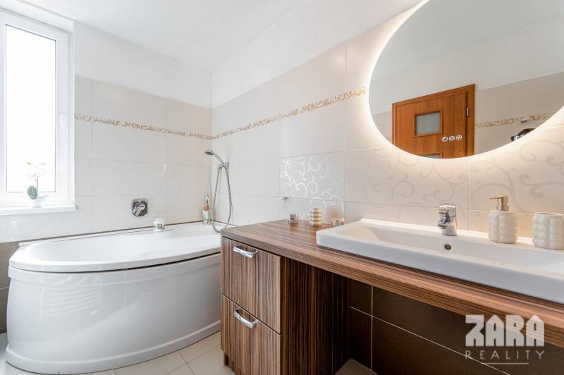 SEVER - 3 izb. TEHLOVÝ BYT 76 m²  + 12 m² BALKÓN. Byt. dom - r. 2010