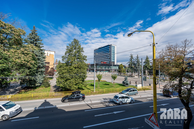 Štúrová - Košice -JUH, lukratívny 3. i. priestor  - 93 m2. Centrum 
