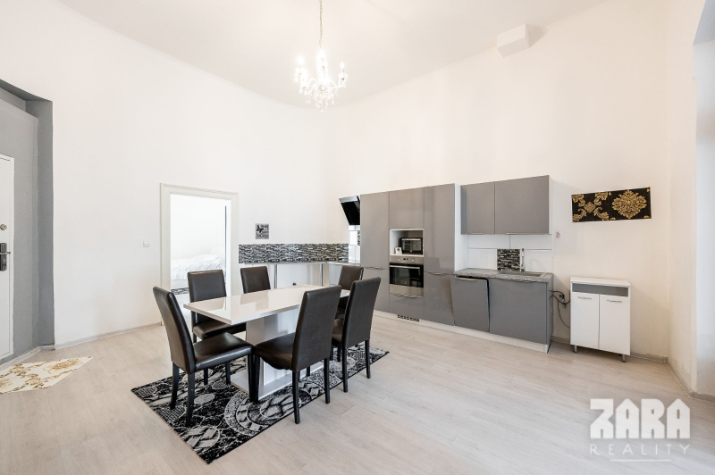 Štúrová - Košice -JUH, lukratívny 3. i. priestor  - 93 m2. Centrum 