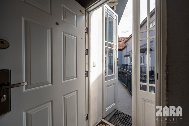 Štúrová - Košice -JUH, lukratívny 3. i. priestor  - 93 m2. Centrum 