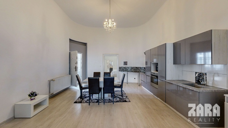 Štúrová - Košice -JUH, lukratívny 3. i. priestor  - 93 m2. Centrum 