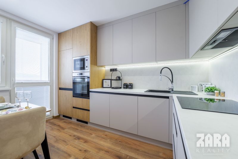 KVP ČORDÁKOVÁ - KLIMATIZOVANÝ 3 izbový byt, 70 m2 + loggia. KR