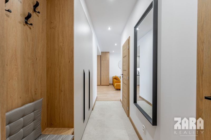 JUH - nová moderná KR. ZARIADENÝ TEHLOVÝ BYT  56 m2 + veľký BALKÓN
