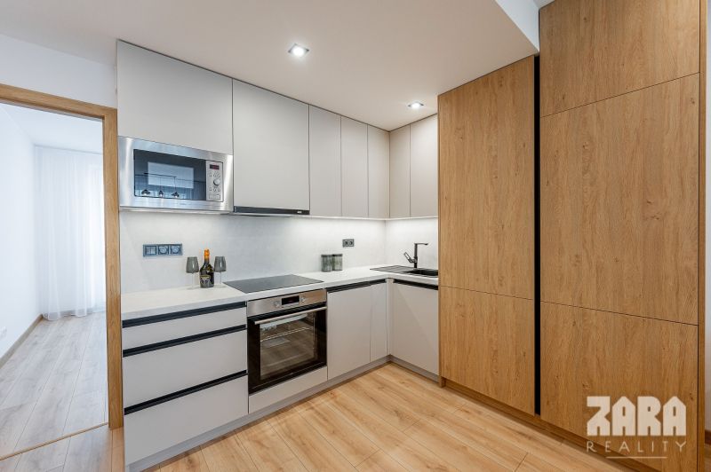 JUH - nová moderná KR. ZARIADENÝ TEHLOVÝ BYT  56 m2 + veľký BALKÓN