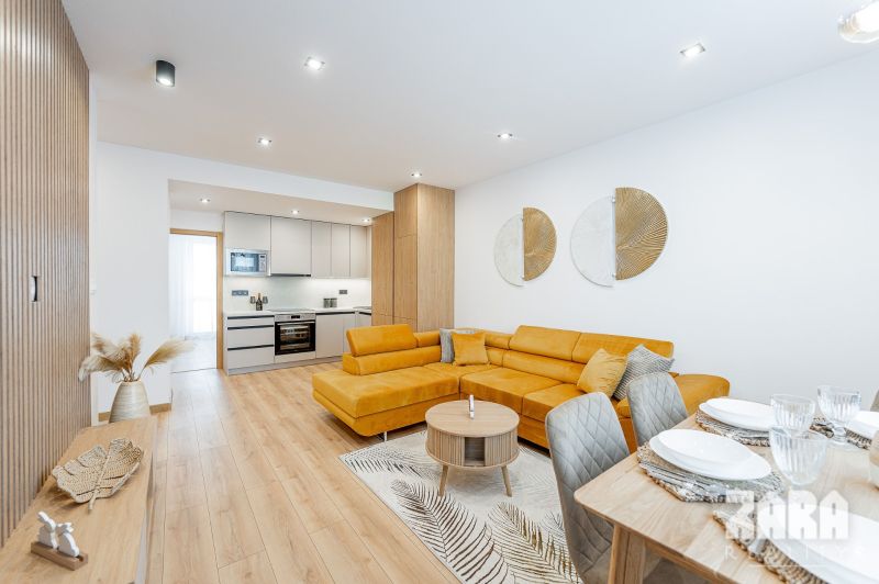 JUH - nová moderná KR. ZARIADENÝ TEHLOVÝ BYT  56 m2 + veľký BALKÓN