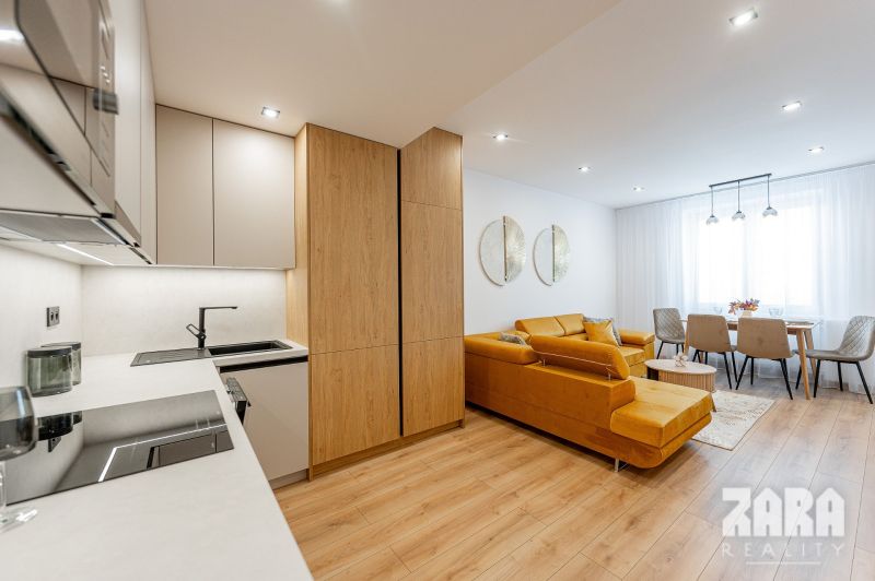 JUH - nová moderná KR. ZARIADENÝ TEHLOVÝ BYT  56 m2 + veľký BALKÓN